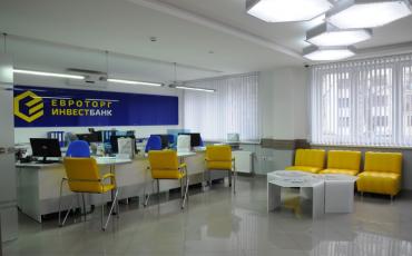 Стол журнальный из акрила