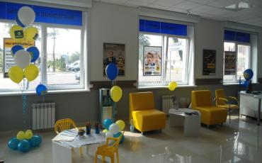 Стол журнальный из акрила